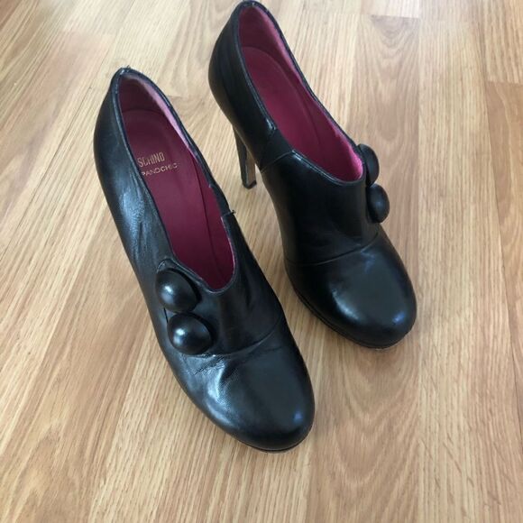 Moschino Vero Cuoio Black Leather Stilleto Two Button - Picture 7 of 10